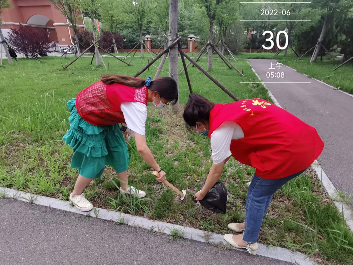 J___Gamer's tweet photo. Join our neighborhood garden clean-up this Sat 9am at Central Park! Gloves u0026 snacks provided. Meet fellow locals, spruce up our green space  RSVP: 555-7890 https://t.co/NBbmBRaC6r