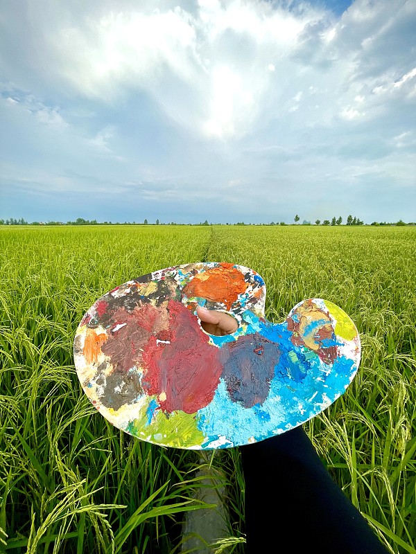BBithlo's tweet photo. Step into a sun-dappled pop-up brush-painting workshop today—no experience needed, just playful color splashes and new creative vibes waiting for you! https://t.co/QnbU4SvEuO