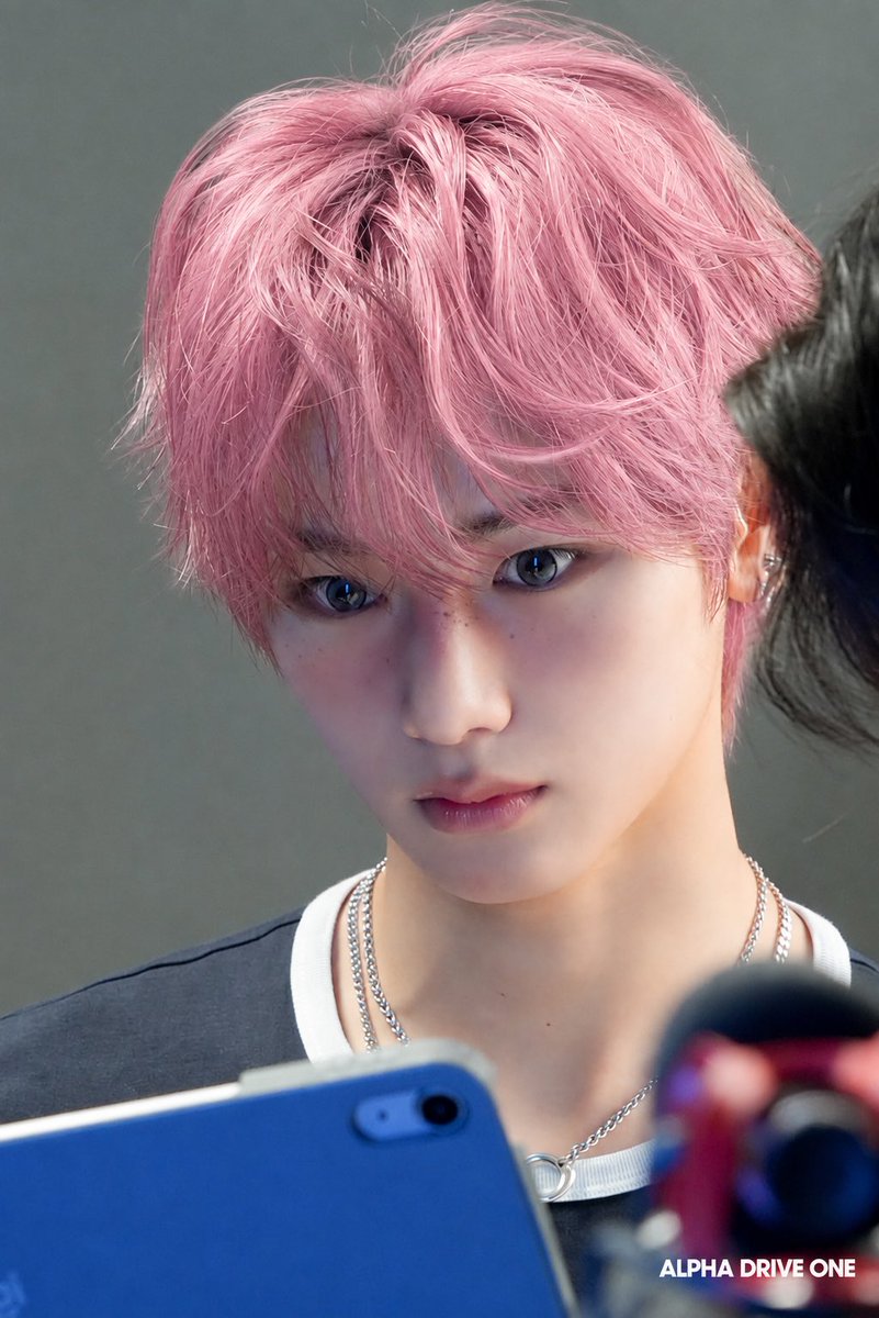 azhraahh's tweet photo. WAKEONE, PINK HAIRED ANXIN PLEASEEE!!! JEBAAAALLL 😭💗@wakeone_offcl @ALD1staff @ALD1_official @ALD1_jp https://t.co/kw1hYyxjji