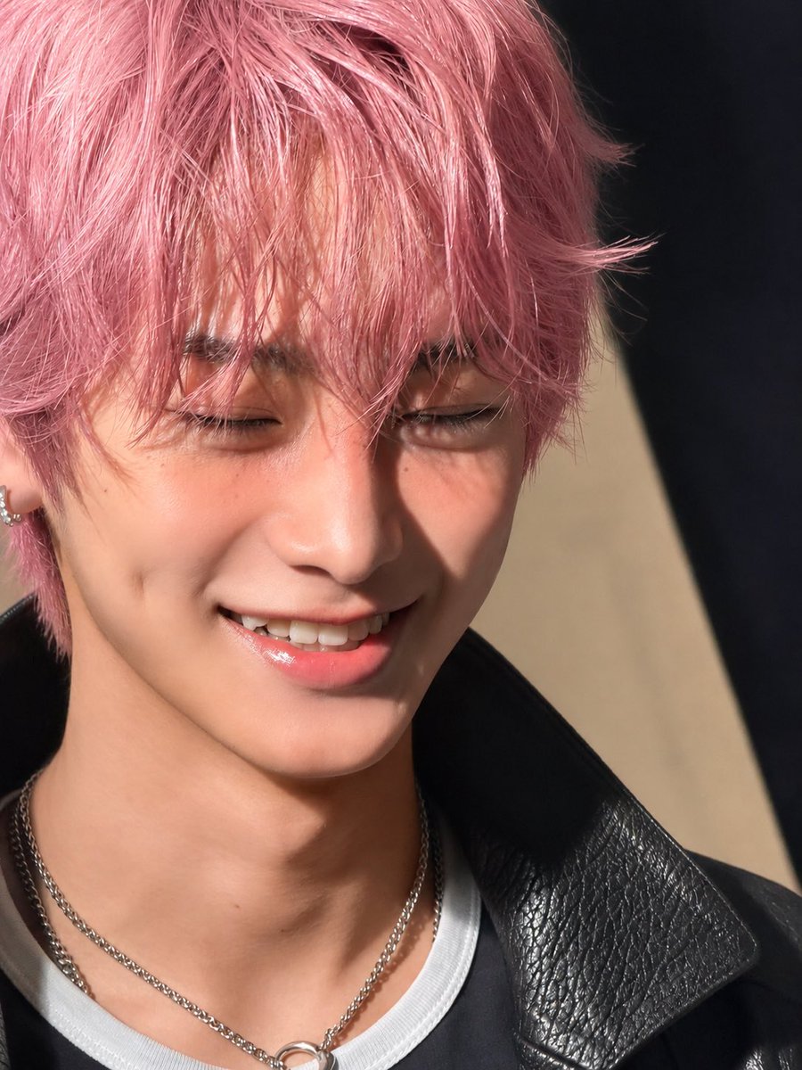 azhraahh's tweet photo. WAKEONE, PINK HAIRED ANXIN PLEASEEE!!! JEBAAAALLL 😭💗@wakeone_offcl @ALD1staff @ALD1_official @ALD1_jp https://t.co/kw1hYyxjji