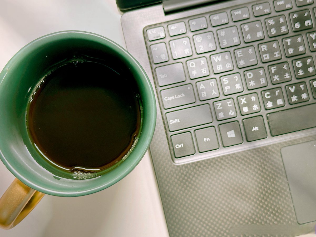 DrakePa79256641's tweet photo. Pulling another late shift at the desk — the city lights are blinking outside, coffee’s gone cold, but that project’s finally taking shape.  #WorkLate #OfficeLife https://t.co/yVYxIJLrGo