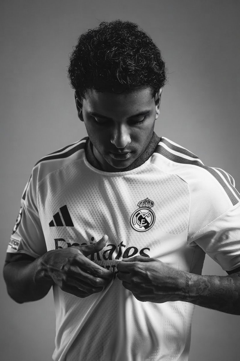 RodrygoGoes's tweet photo. Year 7! 
¡ HALA MADRID! 🤍⏳ https://t.co/MeVAc5jgFV