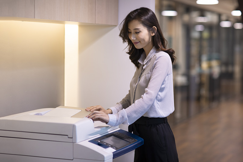 YadavShimpy's tweet photo. Just caught my intern trying to print a 10-page cat photo as a work report  Work productivity level: -100, Mood level: +100 https://t.co/hy4AYR2QCD