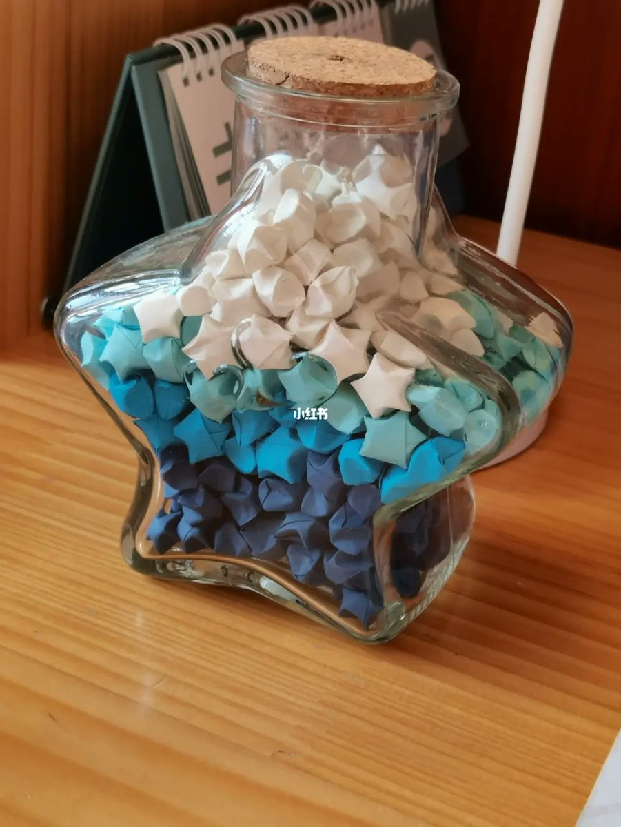 Angelo_Ayuste06's tweet photo. Turning an old glass jar into a cute desk organizer!  No fancy tools needed, just paint and some small stickers, perfect for holding pens and paper clips. #DiyHome #Upcycle， https://t.co/Th7WyJNi8b