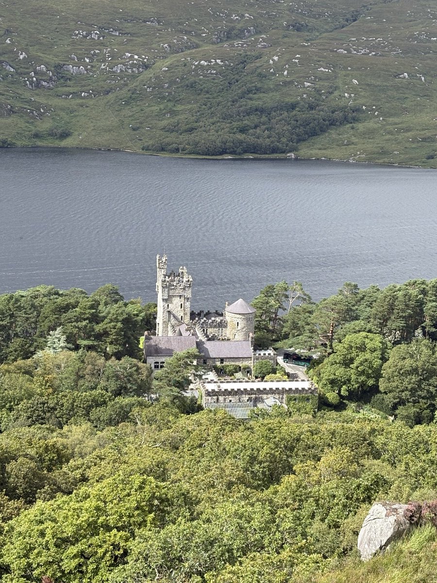 WeeBoycie1's tweet photo. #GlenveaghNP Dodged the showers, a beautiful day on the shores of Lough Veagh. #HeritageWeek https://t.co/S4eqleRvlZ