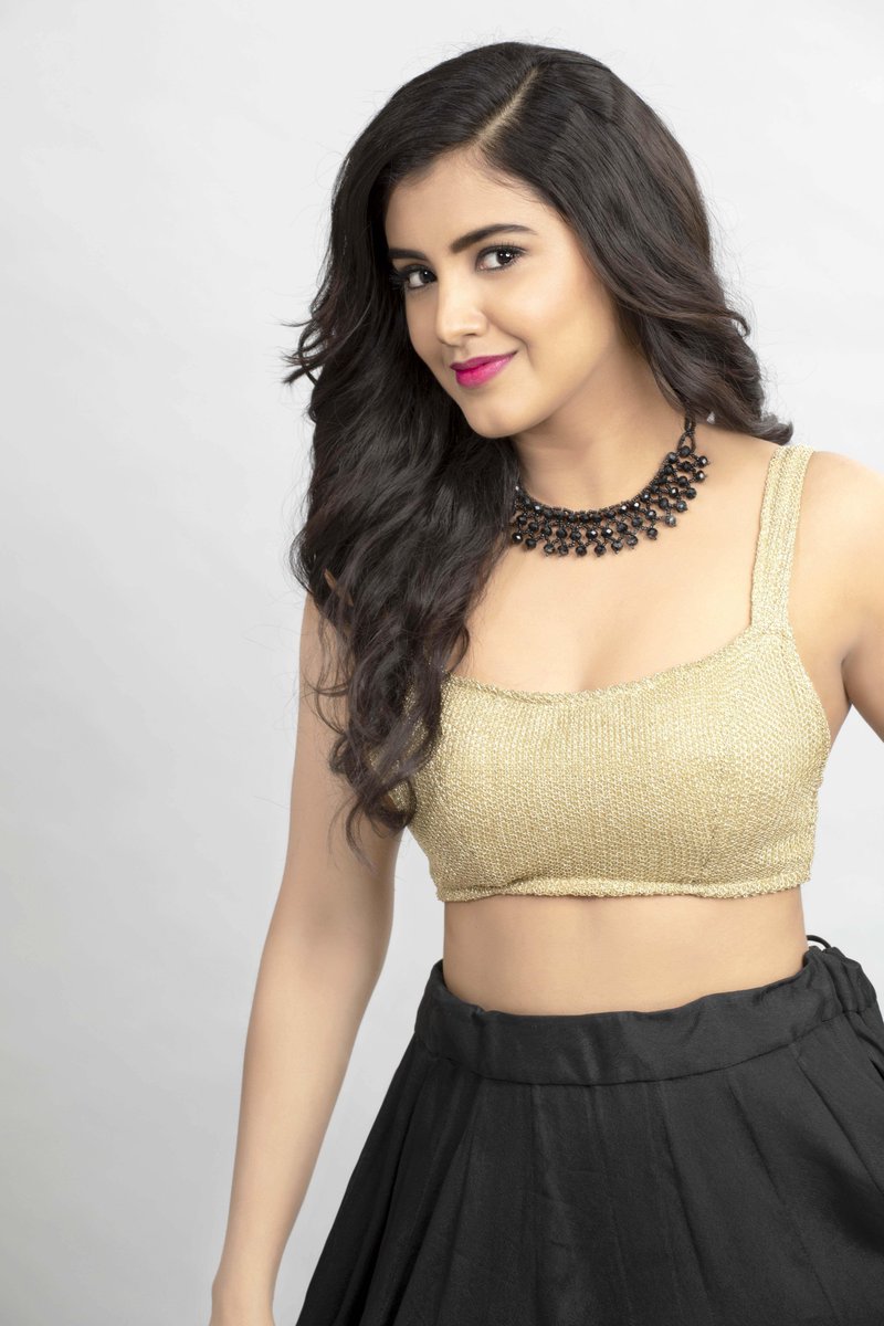 OkChemist's tweet photo. Malvika Sharma 🩷 https://t.co/qjhxjxi0A2