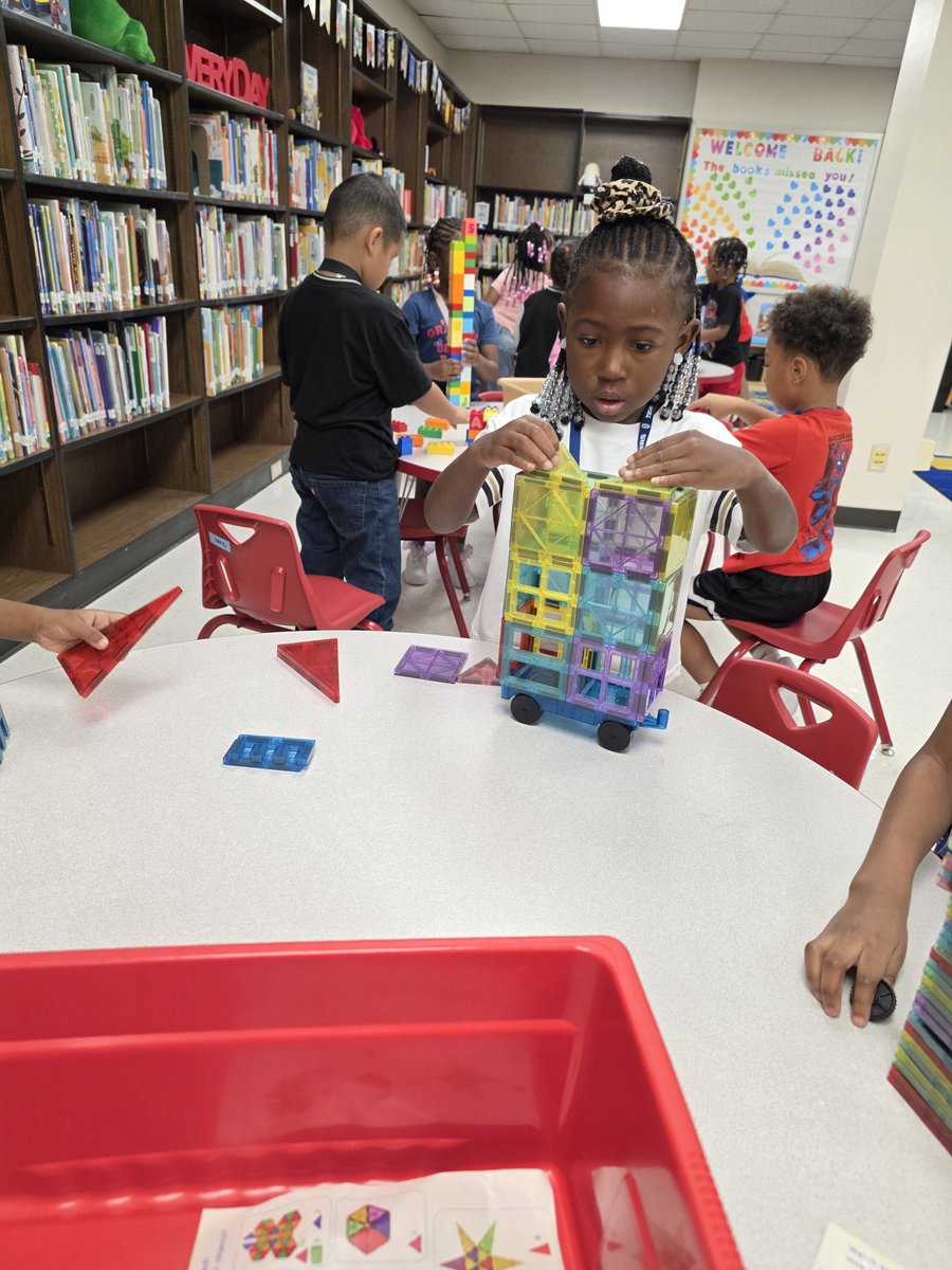 flo71512's tweet photo. It's time to explore and build using different shapes in the @Magrill_AISD library!  After story time the students get acquainted with the Maker Space area and enjoy learning as a team. @aldinelibraries @AldineISD #LoudLibrary #CoverAllBases https://t.co/B9Z8UaCJqZ