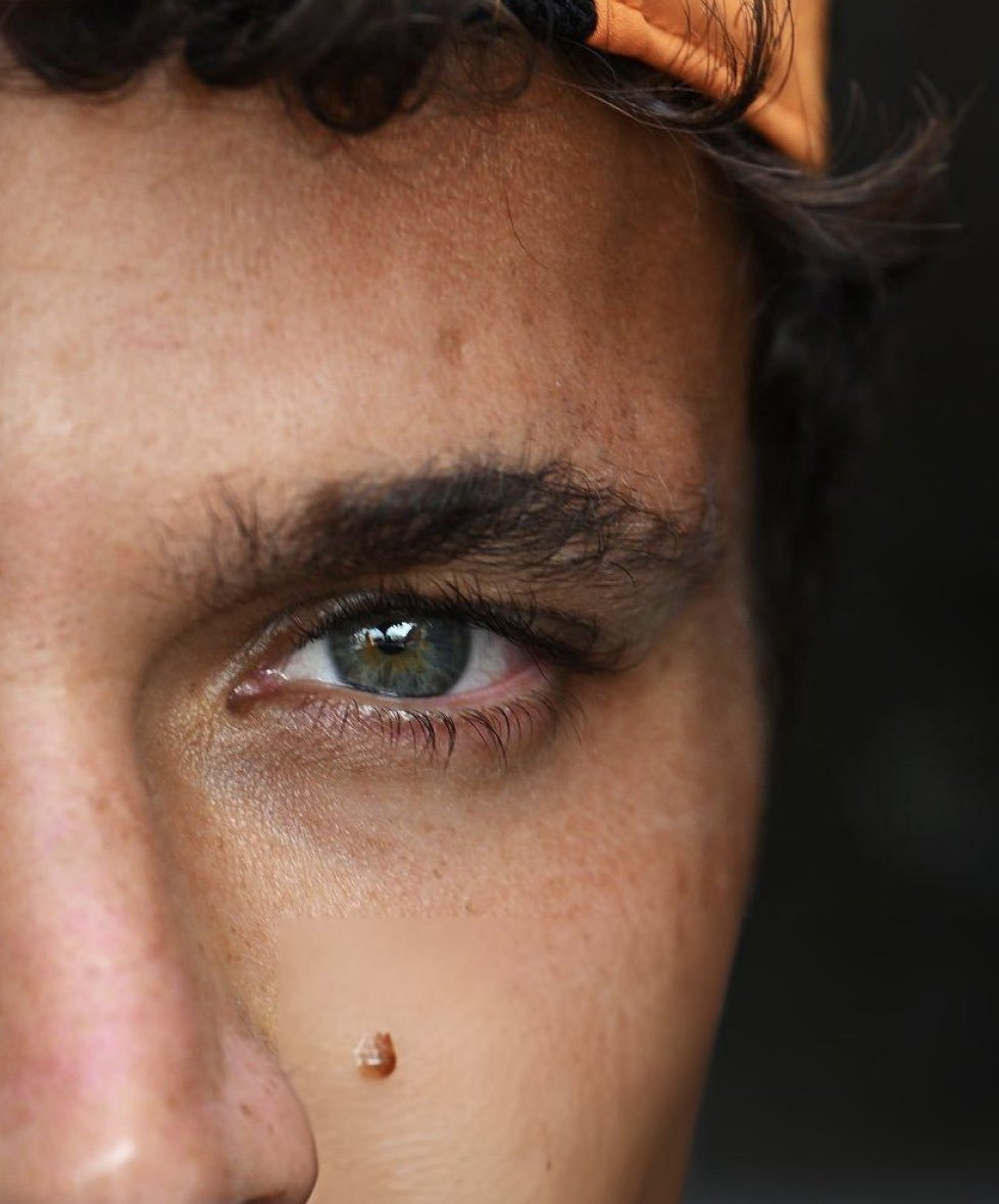 hl4tde's tweet photo. no podes tener esos ojos me voy a largar a llorar es UN POEMA https://t.co/JWNwlzfkD3