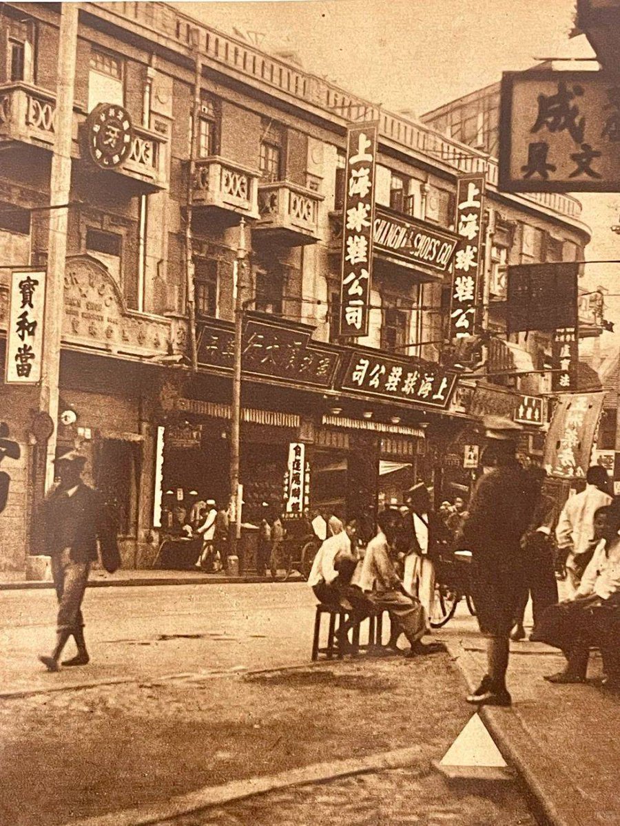 lb52417's tweet photo. Busy afternoon street, old bike parked by colorful shop signs – simple moments make the best snaps https://t.co/KBivnQ16S0