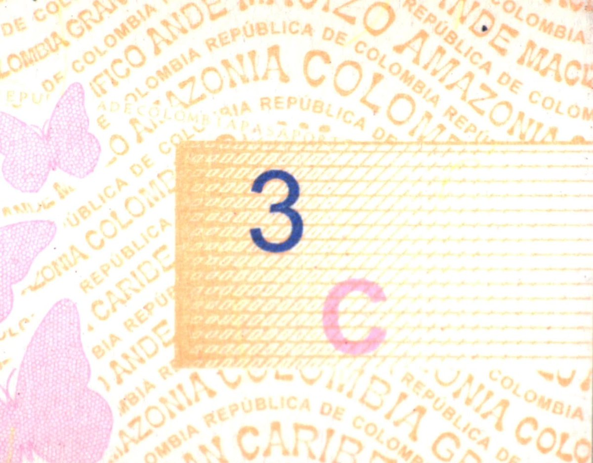 Melquisedec70's tweet photo. Atentos. Siguen las denuncias de errores y fallas en los nuevos pasaportes "soberanos" que dejó el anterior gobierno, fabricados en Francia:
Fuentes oficiales me informan estas fallas:
1. El holograma pegado sobre el laminado.
2.⁠ ⁠Continúan los problemas en SITAC (Sistema Integrado de Trámites al ciudadano) pues no cargan los registros civiles.
3.⁠ ⁠Micro textos se borran y no son legibles, podría pasar ser percibido como un pasaporte falso.
Ojo @PGN_COL