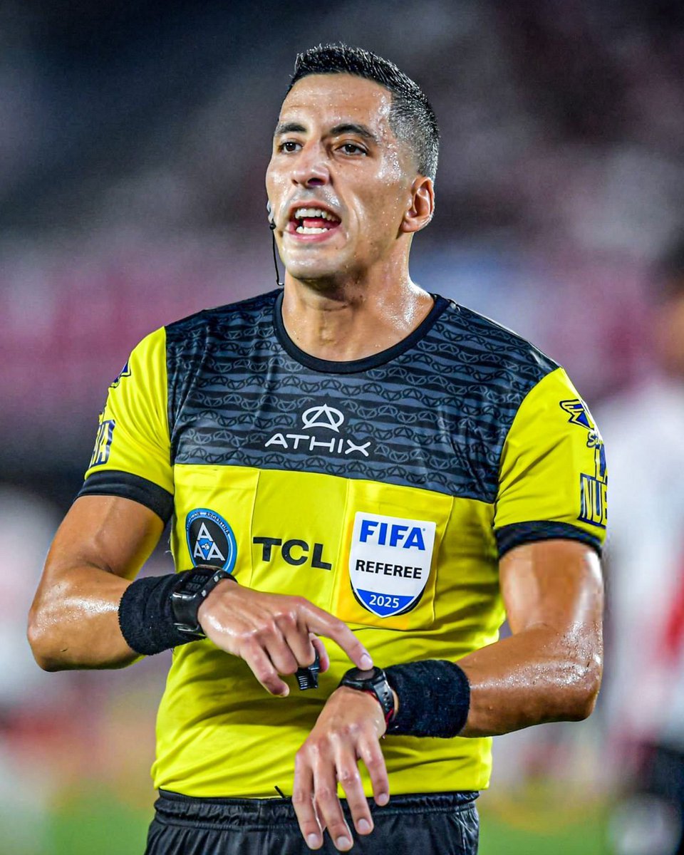 EstoEsLigaEc's tweet photo. 🟨 Yael Falcón Pérez será el árbitro central de @LDU_Oficial vs @mirassolfc 
📺 Jorge Bailiño, en el VAR.
🗓️ Jueves, 17:00
🏟️ Estadio Rodrigo Paz Delgado
🏆 Octavos de final (vuelta) https://t.co/VjX6F902m7
