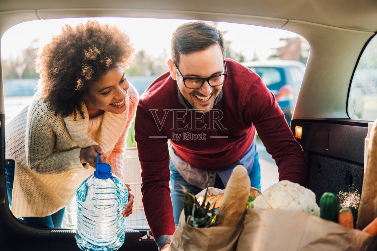Jason67123557's tweet photo. Hey guys! Just helped a stranger carry her heavy groceries to her car—small kind act, big warm smile later, totally made my day. ， https://t.co/x3TrXKoKY7