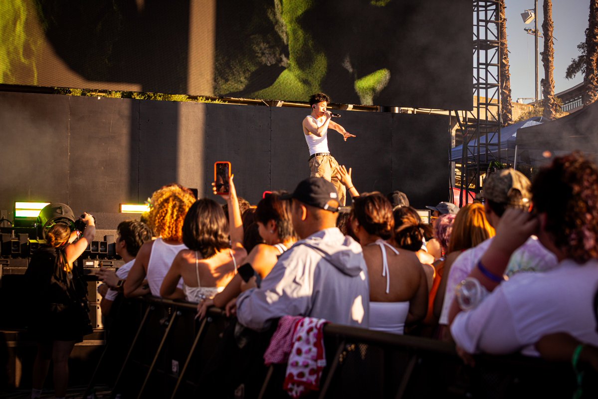 BritneyRindom's tweet photo. βοΈ HITC LA 2026 βοΈ
@richbrian is a familiar face at Head In The Clouds, and seeing him back at the Rose Bowl just feels right. βοΈ
More coming soon to @KFuseEnt
#K_Fuse #HITC #88RISING #SoundLovers #RichBrian https://t.co/EjZZSSKj08