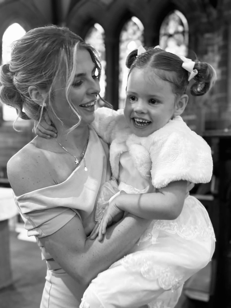BevHenry1's tweet photo. My gorgeous girls 🥰 https://t.co/AkxSVewQRa