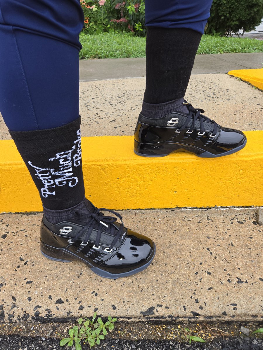 trudyspeaks's tweet photo. 👟👟👟15s or 16s or 17s? 👟👟👟
.
.
.
#inmyjs #jordandepot #jumpman23 #airjordanretros #jordansquad #mjmondays #checksoverstripes #SNKRSKICKCHECK #kotd https://t.co/dKfQN7j1vq