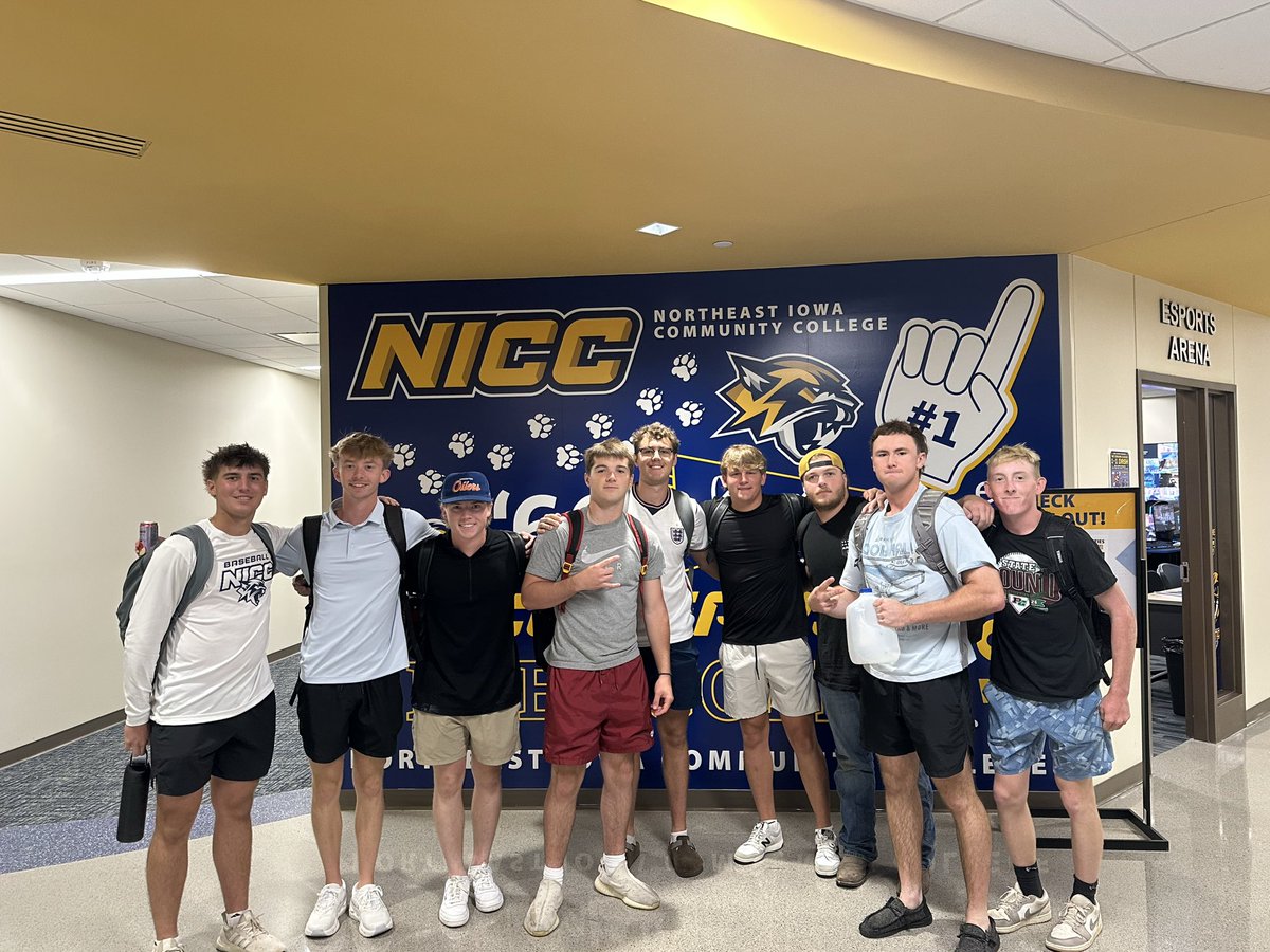 nicc_bsb's tweet photo. First day back in class for the semester! Looking forward to a great Fall with this group!

#GoCougars ⚾️ https://t.co/btYYGr098P