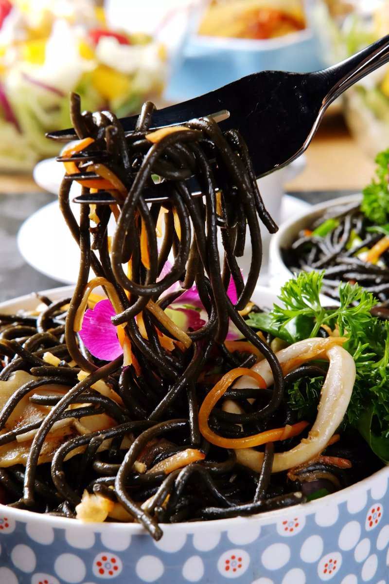 kosmakovserega's tweet photo. Just discovered the coziest hole-in-the-wall pasta spot in downtown! Handmade squid ink tagliatelle with truffle cream sauce is pure magic — every bite feels like a warm Italian hug. Local gem alert, trust me! https://t.co/1s25el2CmJ