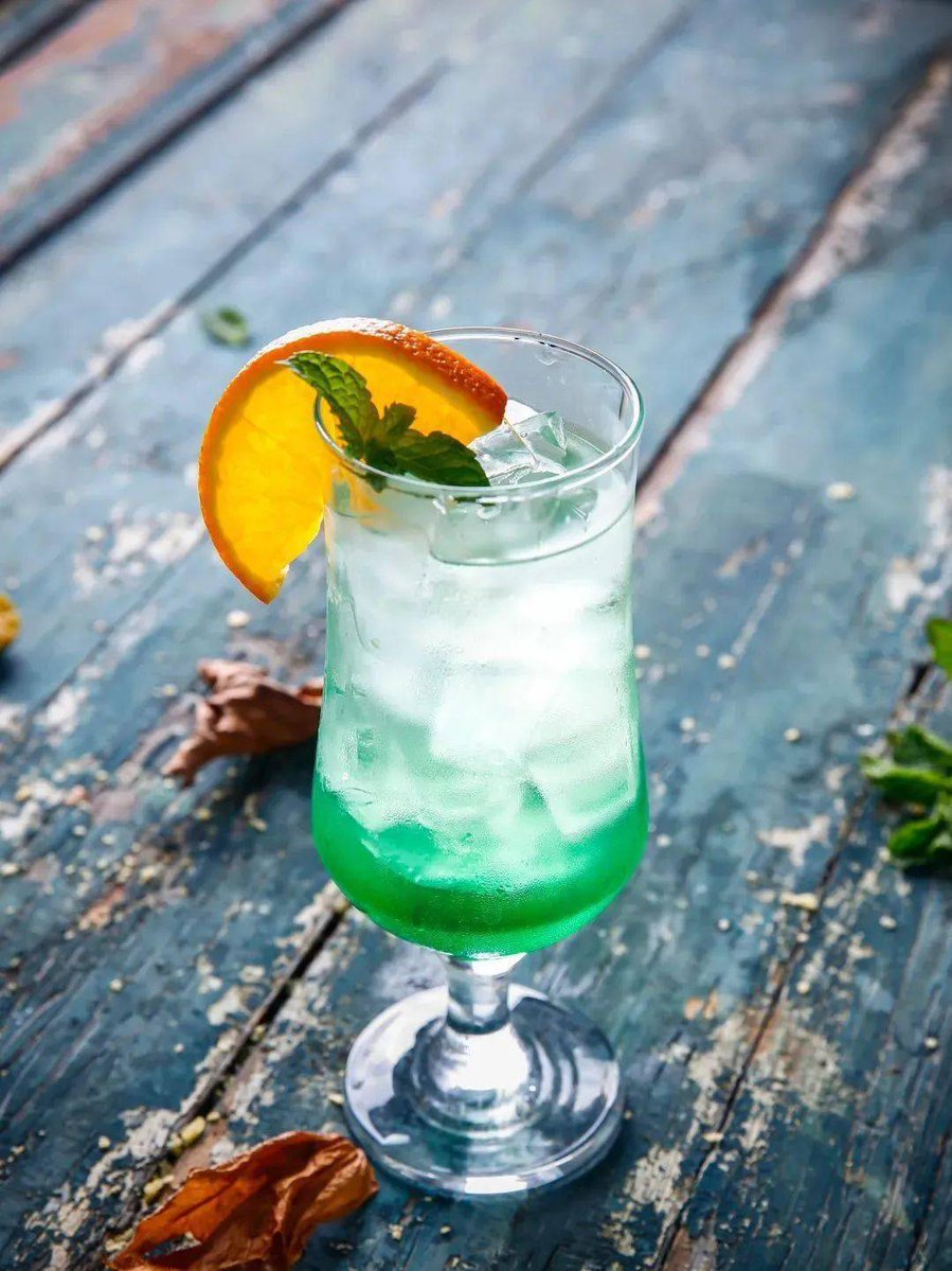 K____1t's tweet photo. [Craving a refreshing pick-me-up Whip up this 5-minute iced honey lemon mint tea: Steep black tea, chill, add fresh lemon juice, 1 tsp honey, a handful of mint leaves, and ice. Perfect for hot afternoons!]， https://t.co/OmL7Ytl1Is