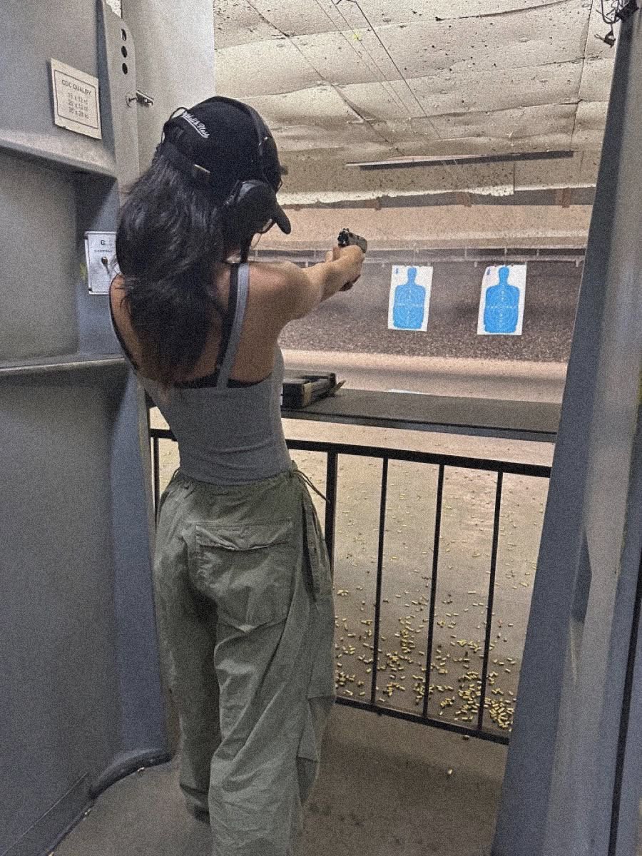 Samira__Mohan's tweet photo. Shooting with my bestie https://t.co/BVZVevCFVC
