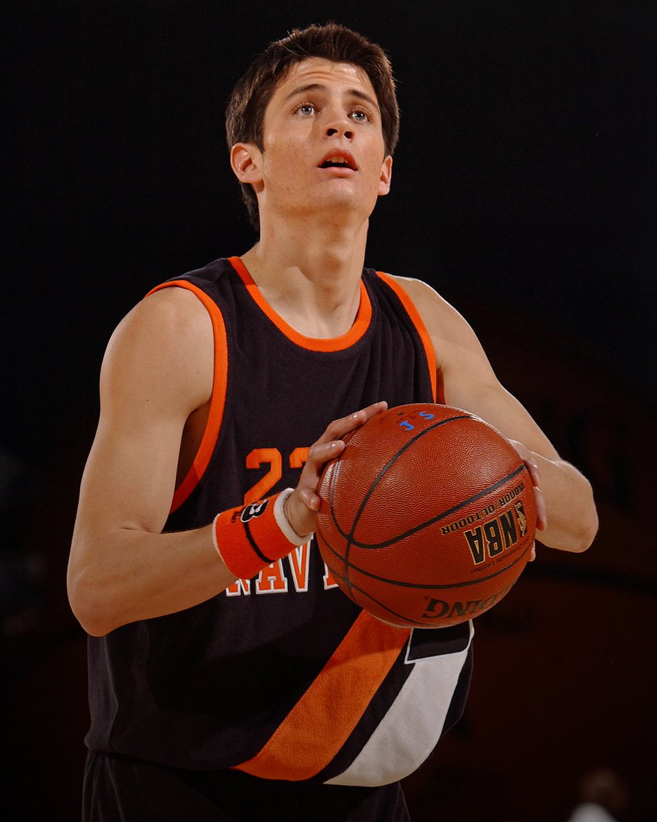 NBABrasil's tweet photo. O ator James Lafferty tem um relacionamento antigo com a NBA. 🤩🏀
#BastidoresNBA #NBAAllStar #NBAHistory https://t.co/gFwihyvrOB