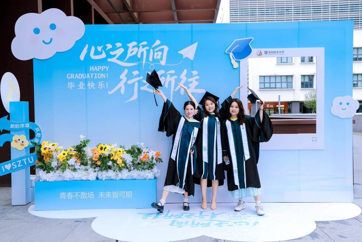 Chubby84679157's tweet photo. Graduation check: cap tossed, diploma in hand, and a pocket full of all-nighter memories that actually paid off. https://t.co/UgQkjwzct3