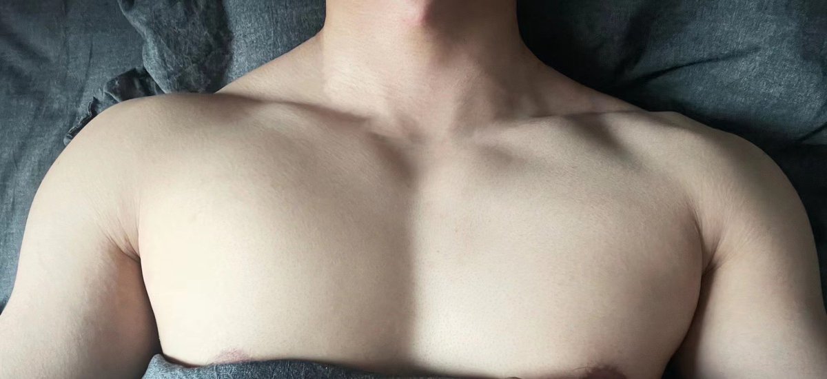 SomekaXD's tweet photo. 自己是肌肉男
男朋友也是肌肉男
於是乎可以光明正大做老公的肌肉狗
翻白眼和惡墮 https://t.co/AMcKedPP5r