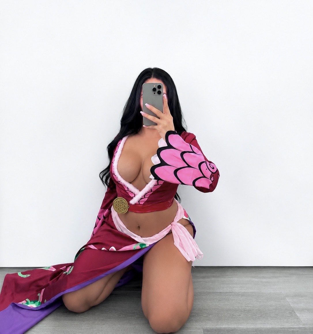 mommysized's tweet photo. boa hancock https://t.co/jtGyxUVpY6