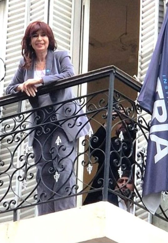 cristinachaca2's tweet photo. Hola Reina💕🇦🇷
#CristinaLibre https://t.co/VLbBvBf5Lh