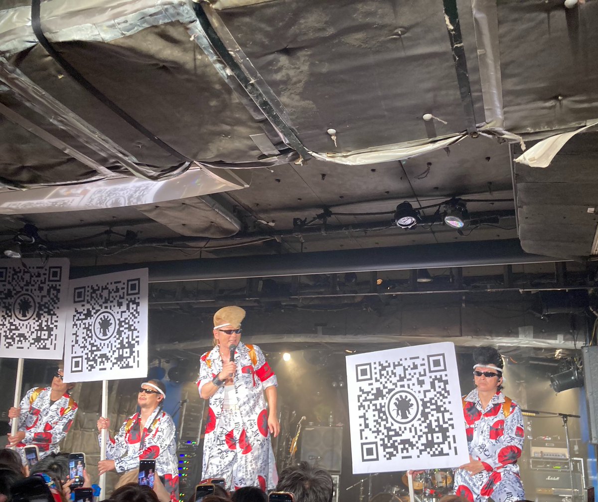rockoolezo's tweet photo. 2026.08.20 新宿LOFT
#氣志團
#仙台貨物
暑く熱い2マンだった🔥
氣志團諸々持ち込み過ぎだわ！
おトミもお松もかぶってて見えなかったよ。なので今後もバスソルトは贈らないよ！
そしてNoGoD団長、千葉の豪雨災害心配していただきありがとう！
我らがジャガーさんの曲かけてくれてありがとう！ https://t.co/DhADXgywdV
