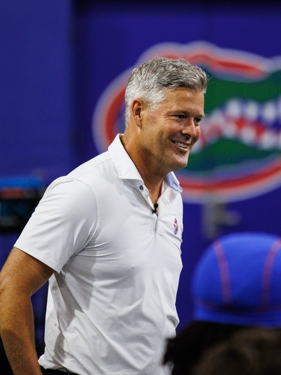 GatorsFB's tweet photo. Work ethic and attitude 🫡

Thank you to National Champion Head Coach JC Deacon for stopping by 🐊 

@GatorsGolf | @realjcdeacon https://t.co/stvyNMQpgE