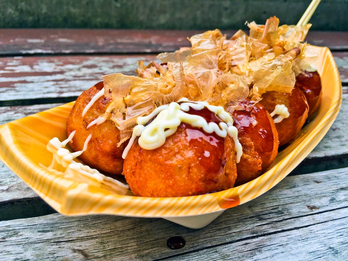 aidenf998's tweet photo. Treat your taste buds to vibrant Tokyo-style takoyaki—golden octopus balls oozing with mayo and bonito flakes, a perfect weekend snack fix!， https://t.co/gMCfOObFWu