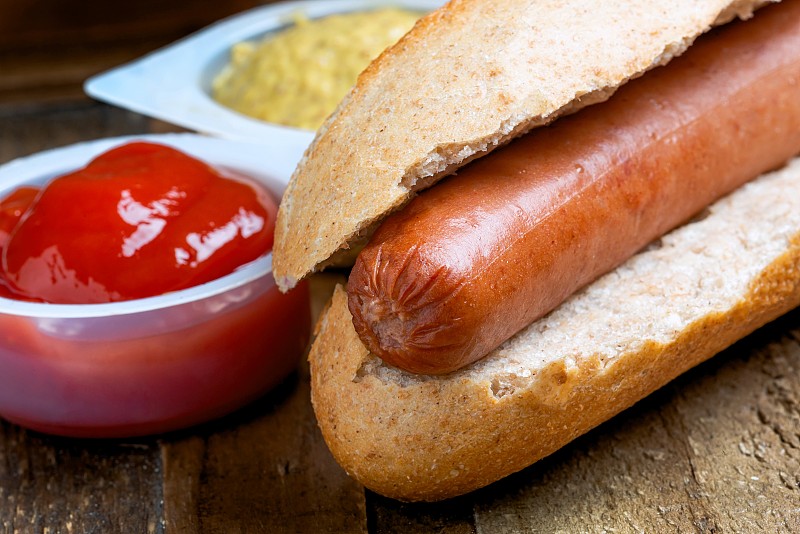 KaraicaGreg's tweet photo. Craving late-night snacks This crispy hot dog from the street cart hits different—perfectly grilled, with that tangy mustard and soft bun, 5 minutes max, 10/10! https://t.co/4tHxzZowd3
