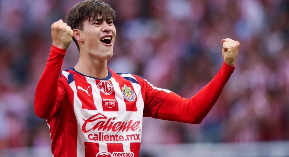 castejc's tweet photo. Con el tema de la hormiga diré esto. 

Pasa a ser un jugador más del montón en la historia de Chivas. 

Entiendo que es Europa, no existe algo más alto. Pero, ¿Olimpiacos por encima de Chivas? 

Chivas merecía más. Chivas merece jugadores que triunfen primero acá. Luego se van. https://t.co/Qvt82CLaxO