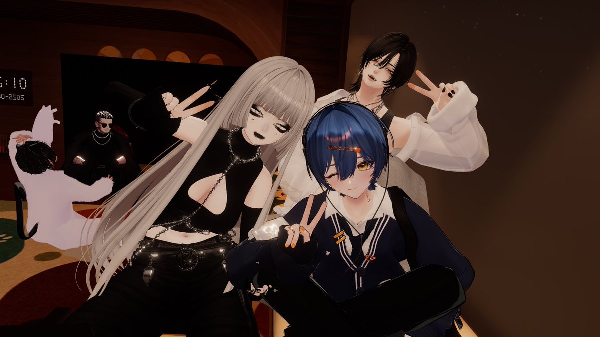 Numb__san's tweet photo. VRCインしたら色んな人に会えた。おもろい人ばっかりで良かったー！おやすみ！ https://t.co/s8STVwLZDj