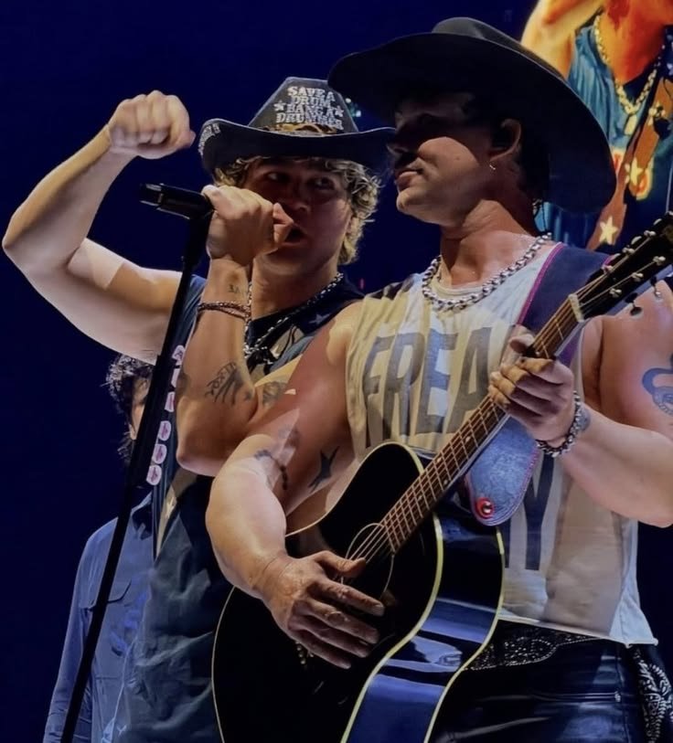 SUPERBLOOMCASH's tweet photo. what's better than one cowboy? two at the same damn time https://t.co/PGOxQdfYp0