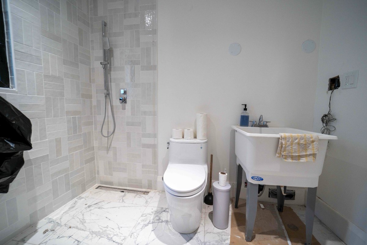 Make_It_Right's tweet photo. We found a live wire in this bathroom that would have caused an injury the FIRST time the homeowners used the shower. https://t.co/XiaPXn33n7