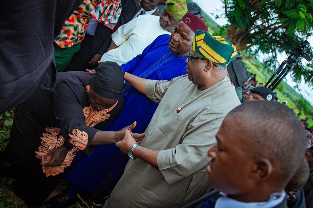 DOPA_PLSG's tweet photo. GOVERNOR MUTFWANG VISITS ATTACK COMMUNITY IN MANGU, CONDOLES BEREAVED FAMILIES, EXPRESSES DETERMINATION TO PROTECT PLATEAU HERITAGE

...Says the Attack is an Attack Directly on His Person

The Executive Governor of Plateau State, His Excellency, Barr. Caleb Manasseh Mutfwang, has visited the people of Bin Mper Community in Kombun District of Mangu Local Government Area, following the deadly attack on the community on Tuesday, August 18, 2026, which claimed lives and left others injured.

Governor Mutfwang, while addressing the people of the community, particularly women, expressed deep pain and sympathy over the tragic incident, describing the attack as barbaric, senseless and unacceptable.

He said the loss of innocent lives was not only an attack on the affected community but also a direct affront to his person and the collective resolve of the Plateau State Government to protect the lives and property of its citizens.

The Governor assured the people that his administration would adopt additional strategies and strengthen existing security measures to prevent further attacks on vulnerable communities, stressing that the government would not relent in its determination to secure the state and create an environment conducive to the prosperity and well-being of its people.

He said the attack occurred at a time when the government had reviewed its security architecture in collaboration with security agencies, including the new General Officer Commanding 3 Division, Nigerian Army, and other relevant authorities, with a renewed focus on protecting lives and property and preventing attacks on vulnerable communities.

“This is not an attack on the community alone; it is an attack on me. I pray that God will grant you peace and comfort. The police have said that some persons have been arrested, and we will follow the matter to its logical conclusion.

“We will do everything within our powers to ensure that you remain on your land. Nobody will take over your land,” the Governor assured.

Governor Mutfwang condoled with the families of those who lost their loved ones in the attack and prayed for the speedy recovery of those who sustained injuries, assuring the affected community that the government would continue to stand with them in their moment of grief.

He commended the courage, resilience and patriotism of Plateau youths who have continued to support efforts to safeguard their communities, urging them to remain peaceful, vigilant and law-abiding while working closely with constituted authorities.

The Governor emphasised that the fight against insecurity requires unity and strong collaboration among communities, traditional institutions, government and security agencies. He expressed confidence that, through collective resolve and sustained security operations, Plateau State would prevail over banditry, terrorism and other criminal elements threatening the peace of the state.

Earlier, Governor Mutfwang received a security briefing from the General Officer Commanding 3 Division, Nigerian Army, where he called for more proactive, intelligence-driven and coordinated measures to protect vulnerable communities and prevent attacks before they occur.

The Governor also paid a sympathy visit to the Mishkagham Mwaghavul, His Royal Highness, Da. John Putmang Hirse, where he condoled with the bereaved families and the entire Mwaghavul Nation over the tragic incident.

He assured the traditional ruler and the people that he would never let them down, stressing that his administration remained resolute in its determination to defeat banditry and all forms of criminality in the state.
