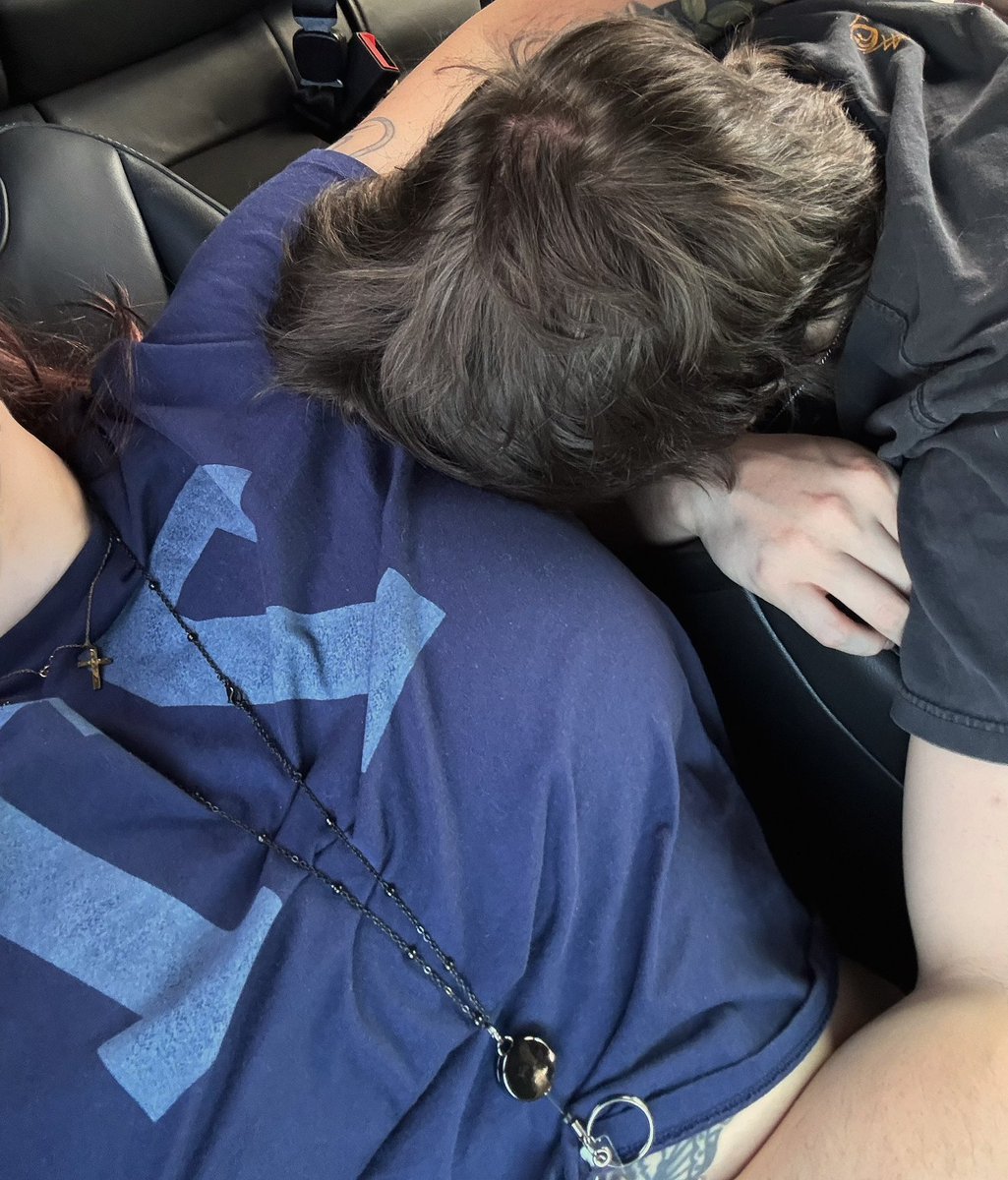 moneyshrine's tweet photo. Bae took his lunch break to get some pit https://t.co/AshydzXFPf