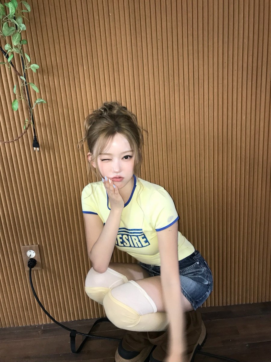 kkiiyee31's tweet photo. 혜원언니레몬색완전퍼컬이야ㅠㅠ https://t.co/fe6XZoCi72