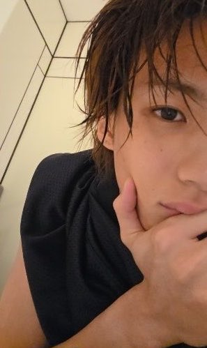 asbaguette's tweet photo. ร้ากง่ะ ผุ้ชายหล่อๆ ที่ส่งเซลฟี่ตัวเองมาให้ 24/7 แบบที่เราไม่ต้องร้องขอ :( https://t.co/QuSiRu8gc5