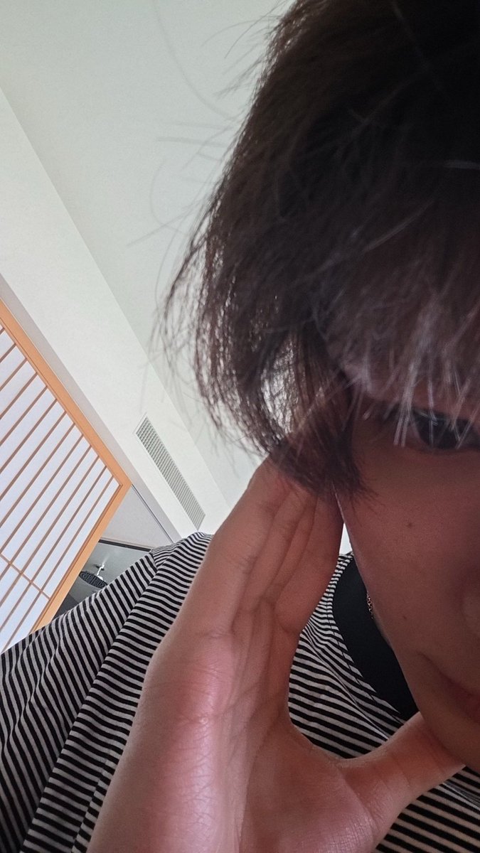asbaguette's tweet photo. ร้ากง่ะ ผุ้ชายหล่อๆ ที่ส่งเซลฟี่ตัวเองมาให้ 24/7 แบบที่เราไม่ต้องร้องขอ :( https://t.co/QuSiRu8gc5