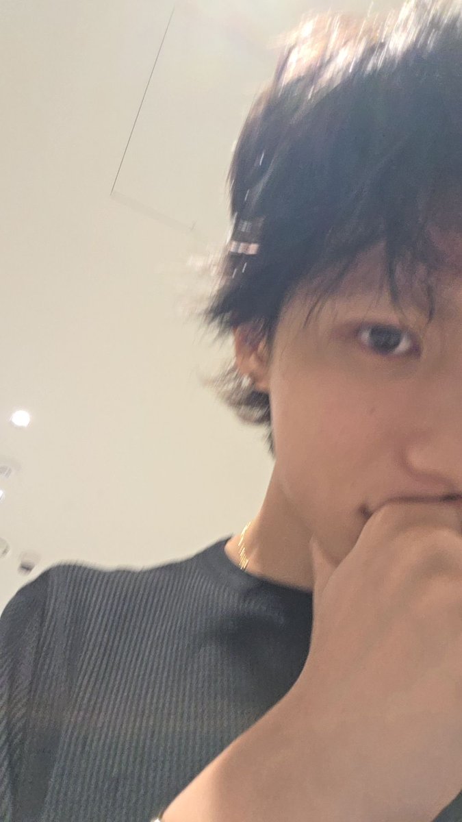 asbaguette's tweet photo. ร้ากง่ะ ผุ้ชายหล่อๆ ที่ส่งเซลฟี่ตัวเองมาให้ 24/7 แบบที่เราไม่ต้องร้องขอ :( https://t.co/QuSiRu8gc5