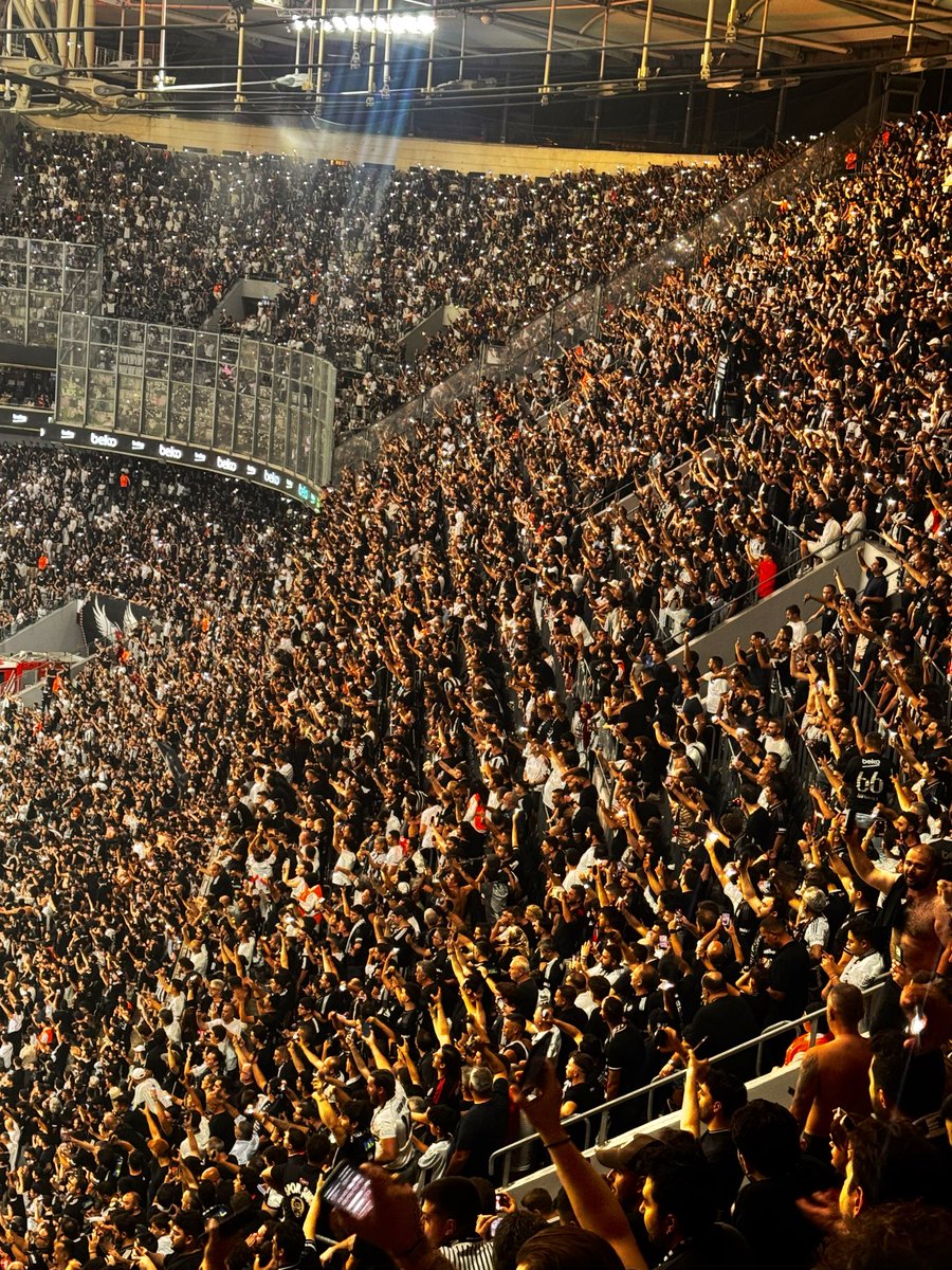 fkrtkrkc's tweet photo. “Türk Tribünlerinin Atası Yüce Beşiktaş Çarşısı”🦅 https://t.co/UwSiPHtMfQ