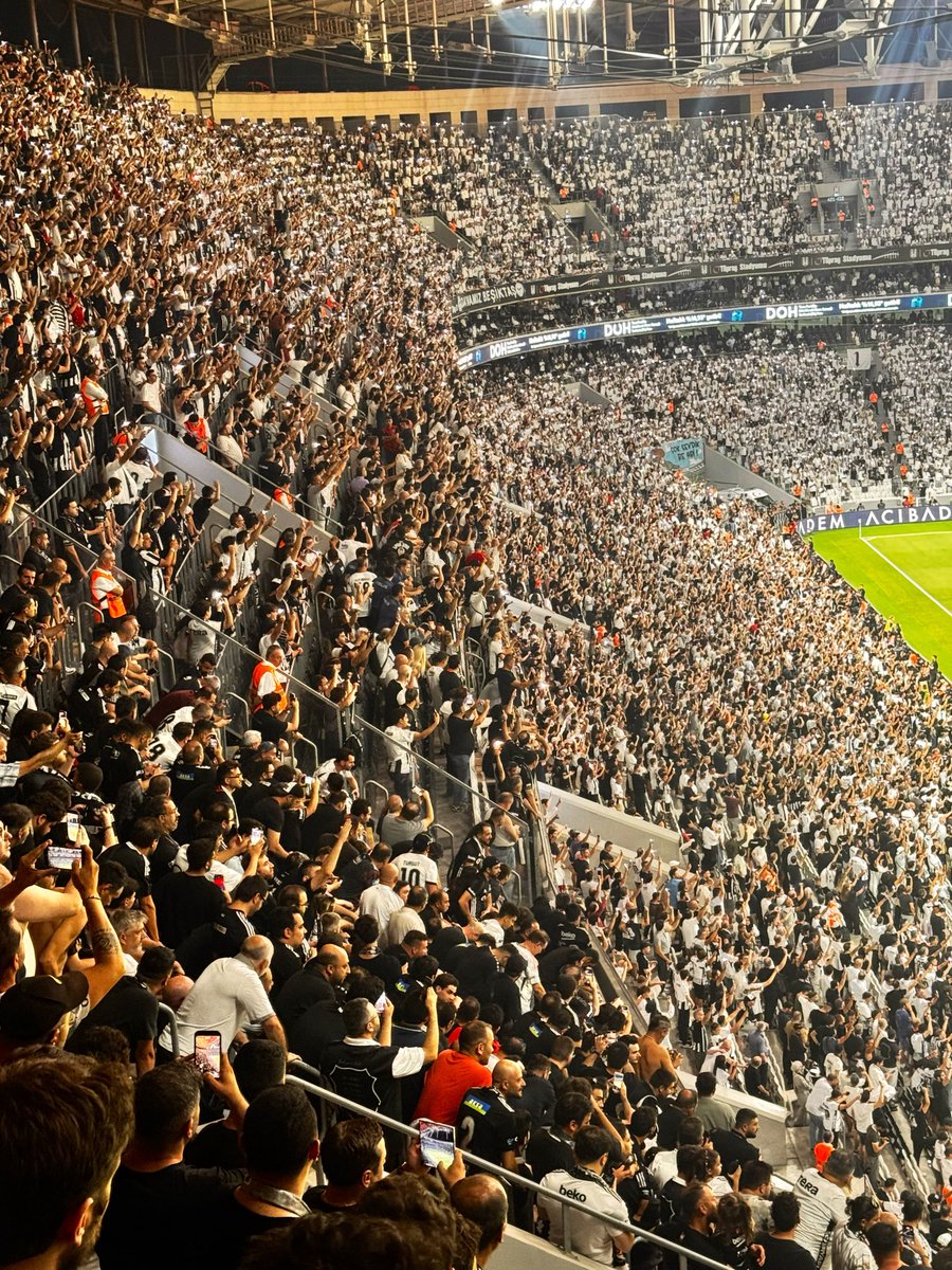 fkrtkrkc's tweet photo. “Türk Tribünlerinin Atası Yüce Beşiktaş Çarşısı”🦅 https://t.co/UwSiPHtMfQ