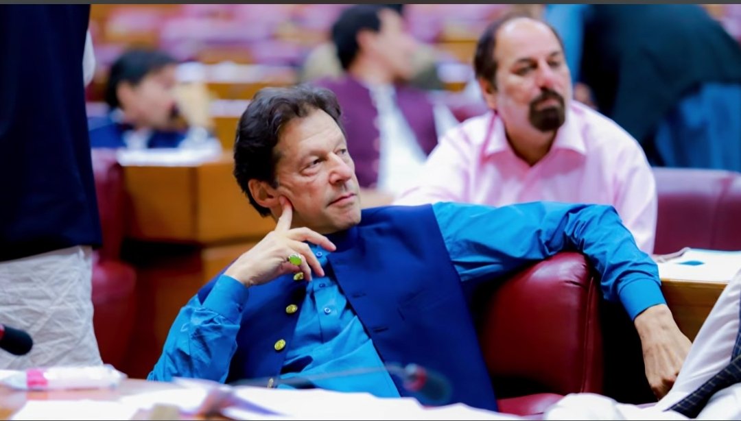 alee_thinks's tweet photo. بڑی بے تاب اے دنیا!
تیری پرواز ویکھن نوں۔۔۔ 
#خان_کی_واپسی_ناگزیر_ہے #ہر_دل_سے_دعا_خان_کے_نام https://t.co/l0p84WhhLm