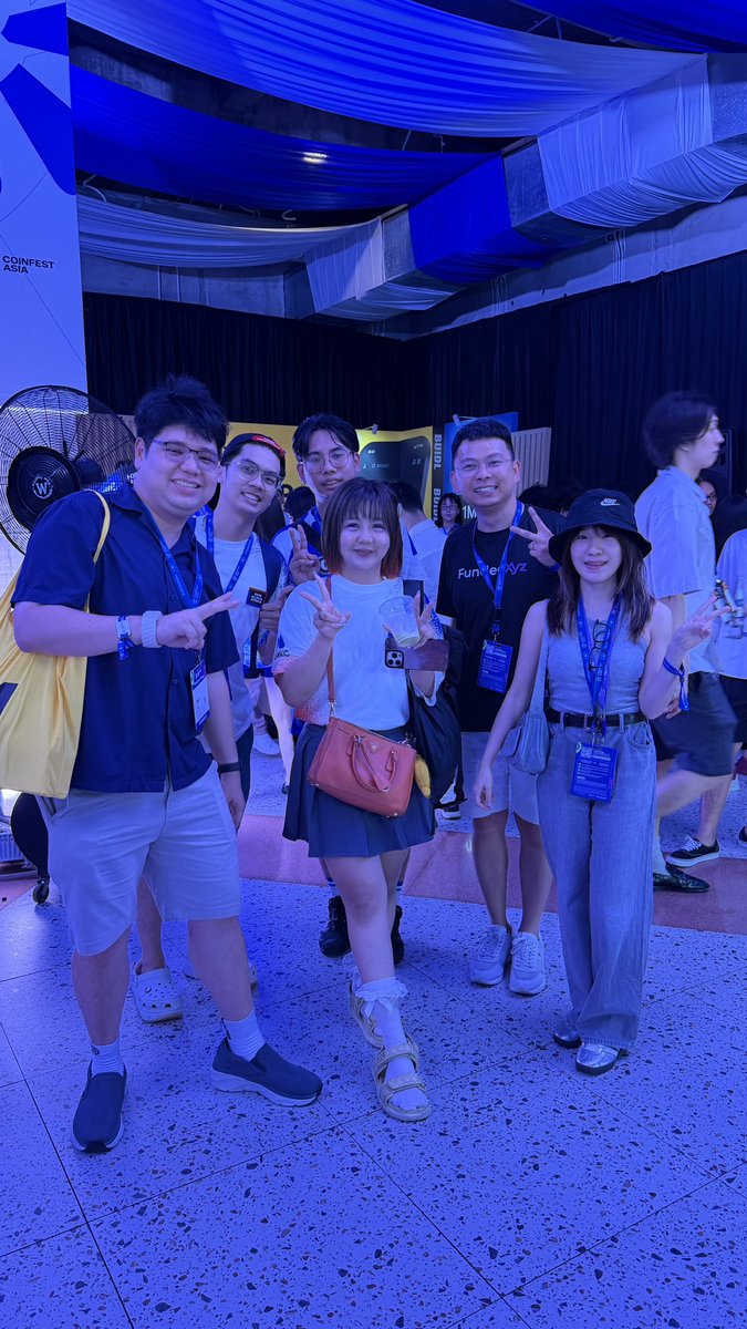 chloesinyin's tweet photo. Excited to watch Thai traders battle it out at @FundedXyz’s esports trading competition tomorrow. good luck @Shimal2i_eth and team 🤭✨ https://t.co/rXKRcgMbIN