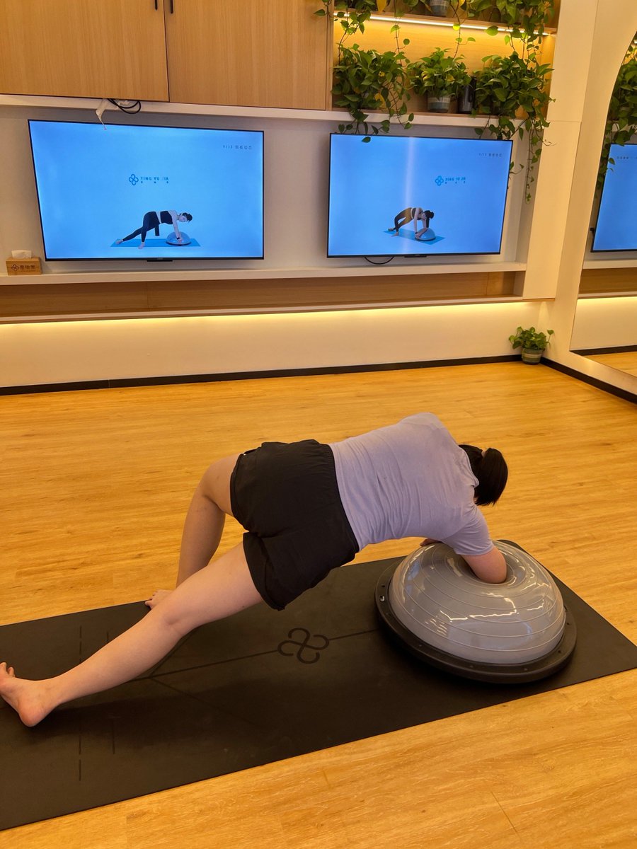 JoCerejoMonteir's tweet photo. Small daily wins = big health gains! Swap 10 mins of scrolling for gentle stretching, drink an extra glass of water before meals, and notice how your energy shifts. Prioritize progress, not perfection. https://t.co/7piAXemD96