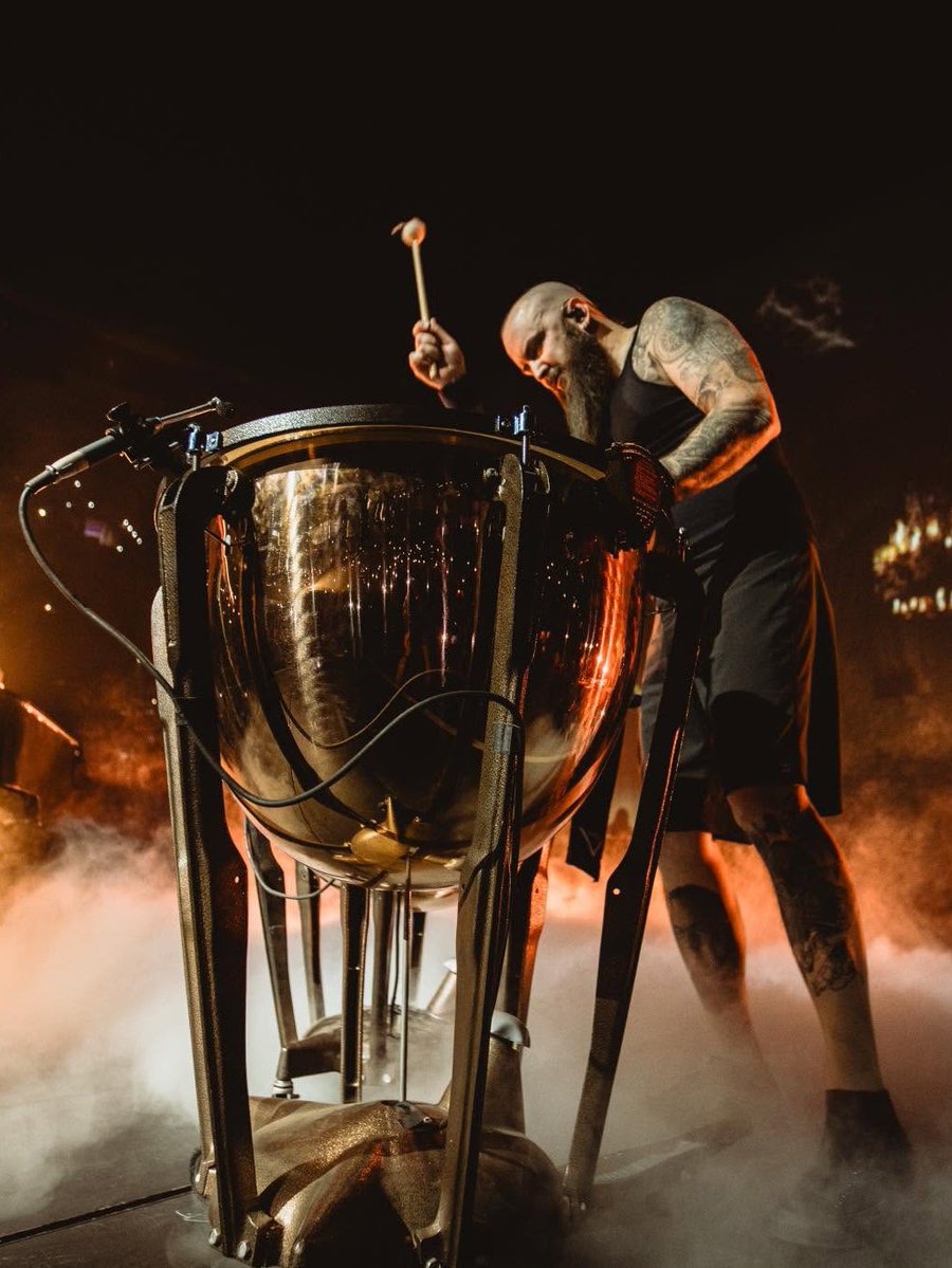 Disturbed's tweet photo. Happy Birthday, @MikeWengren!! 🥁🤘🤘

📷 @britt_bowman https://t.co/Pt8jVkpGVl