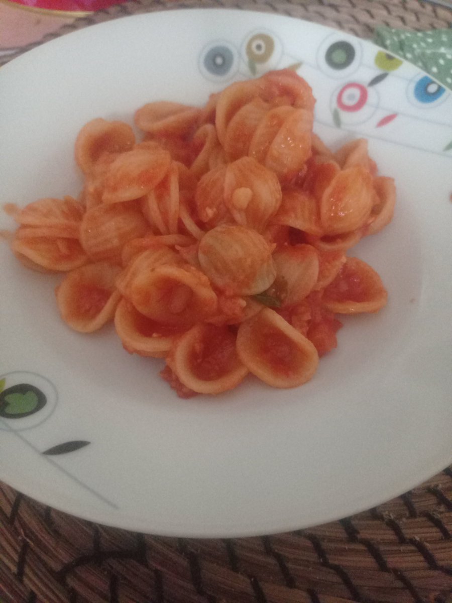 Samuele_Maimone's tweet photo. Stasera orecchiette al ragù di soia. Impiattamento orribile. Foto orribile. Gusto incredibile https://t.co/9ePGPOSp3h