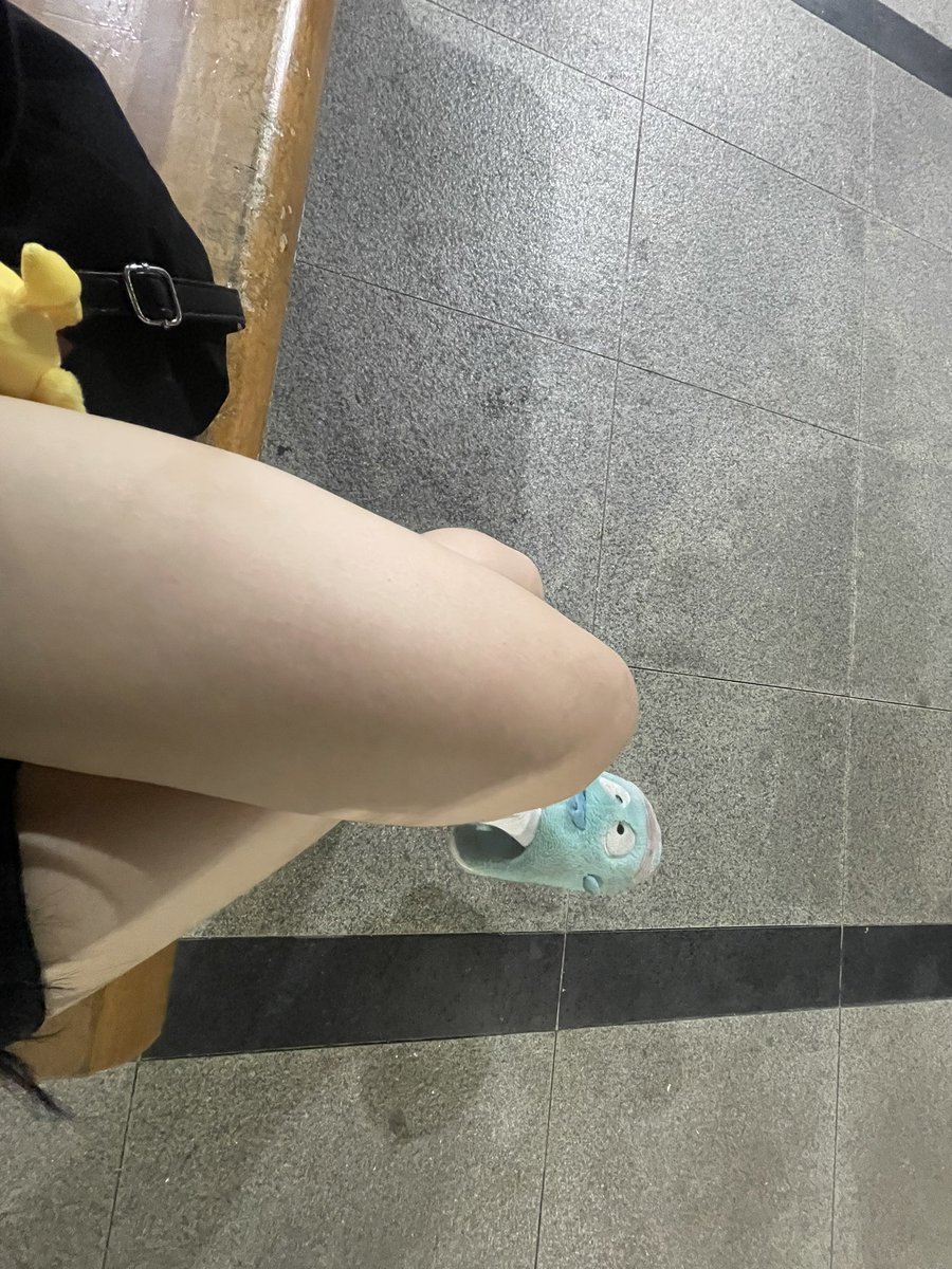 xixyu04's tweet photo. 🦵🦵 https://t.co/bWSeQ4SNmH